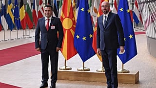 Ο πρωθυπουργός της Βόρειας Μακεδονίας Ζόραν Ζάεφ και ο πρόεδρος του Ευρωπαϊκού Συμβουλίου Σαρλ Μισέλ