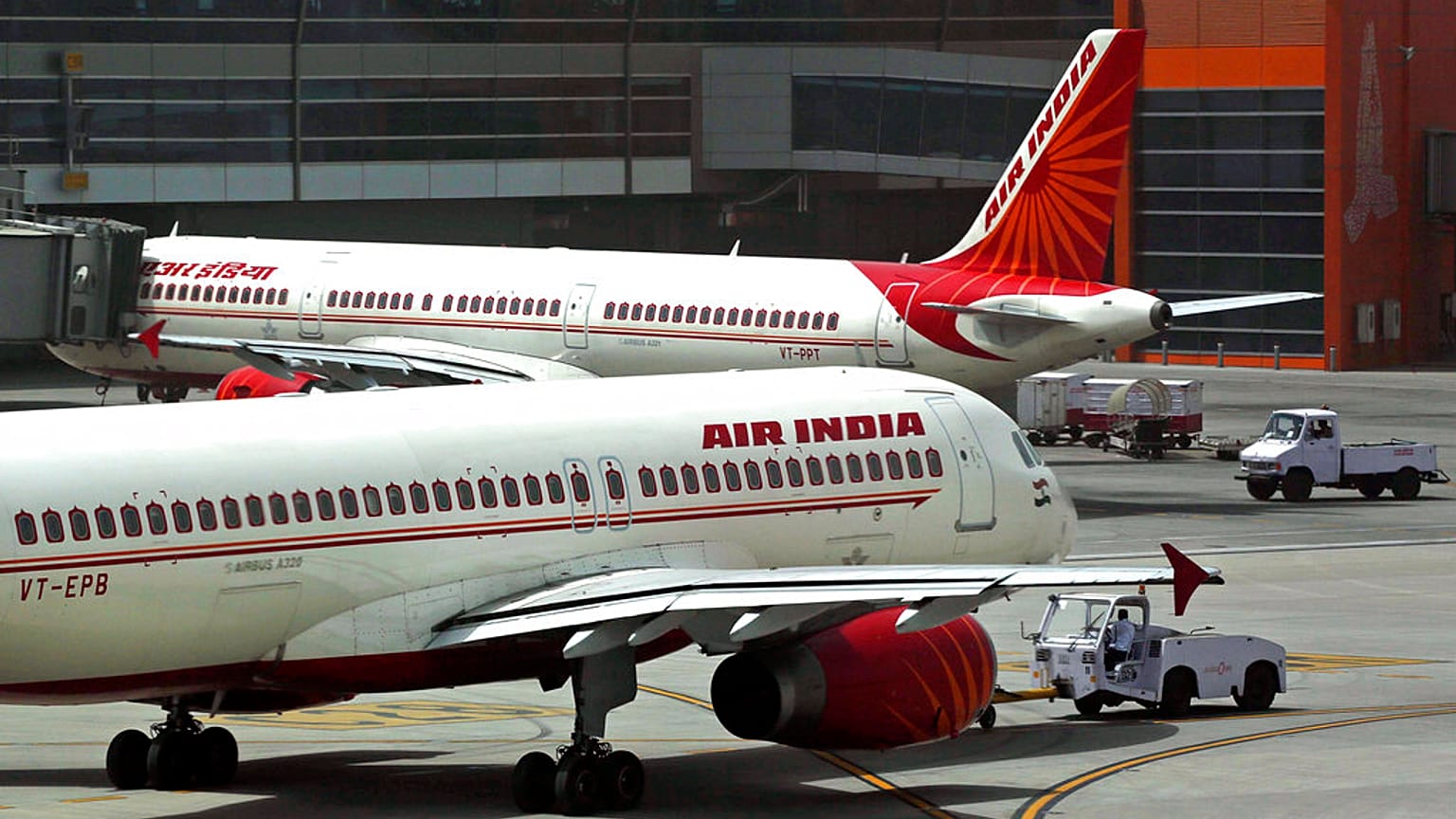 Dünyanın en kalabalık ikinci ülkesi olan Hindistan'da Air India'ya ait yolcu uçakları.