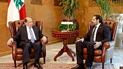 ميشال عون إلى جانب سعد الحريري