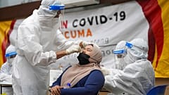 Uzak Doğu ülkesi Malezya'da yapılan bir koronavirüs testi.
