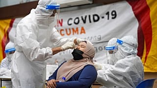 Uzak Doğu ülkesi Malezya'da yapılan bir koronavirüs testi.
