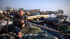 صياد أسماك فلسطيني في غزة 