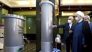 Az iráni elnök országa egyik atomlétesítményében