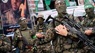 Hamas mensubu silahlı yüzlerce kişi, Gazze kent merkezinde 'Zafer yürüyüşü' düzenledi 