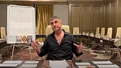 Organize suç örgütü liderliği suçlamasıyla aranan Sedat Peker,  7'inci ve son ifşa videosunu farklı bir mekanda çekti.