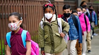 Niños acuden al colegio en Nueva York