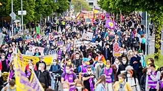Tausende Menschen zogen am Pfingstsonntag durch Berlin