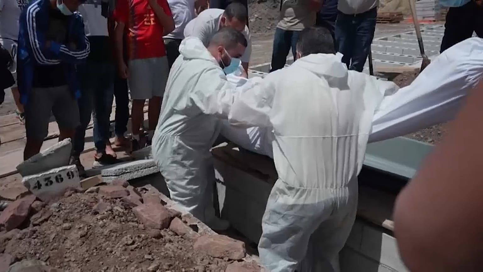 Entierro de un adolescente muerto cuando intentaba entrar en Ceuta a nado