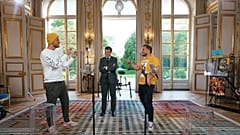 Le président français Emmanuel Macron entouré des influenceurs McFly et Carlito à l'Élysée : vidéo diffusée le 23 mai 2021