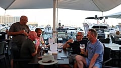 Turistas británicos la semana pasada al llegar a Portugal, otro de los países que ha abierto sus puertas.