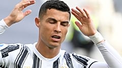 مهاجم يوفنتوس، البرتغالي كريستيانو رونالدو خلال مباراة الدوري الإيطالي لكرة القدم يوفنتوس ضد إنتر في 15 مايو 2021.