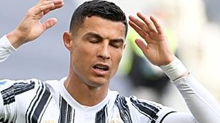 مهاجم يوفنتوس، البرتغالي كريستيانو رونالدو خلال مباراة الدوري الإيطالي لكرة القدم يوفنتوس ضد إنتر في 15 مايو 2021.