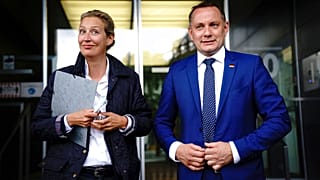 Alice Weidel és Tino Chrupalla a berlini sajtótájékoztatón