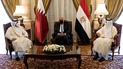 نائب رئيس الوزراء ووزير الخارجية القطري الشيخ محمد بن عبد الرحمن بن جاسم آل ثاني وزير الخارجية المصري سامح شكري في قصر التحرير بالقاهرة.