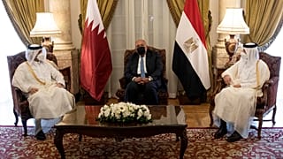 نائب رئيس الوزراء ووزير الخارجية القطري الشيخ محمد بن عبد الرحمن بن جاسم آل ثاني وزير الخارجية المصري سامح شكري في قصر التحرير بالقاهرة.