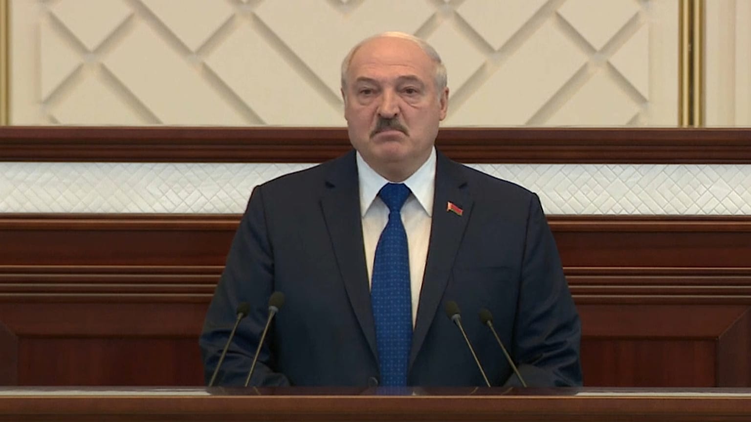 Lukashenko diz que foram ultrapassadas "linhas vermelhas"