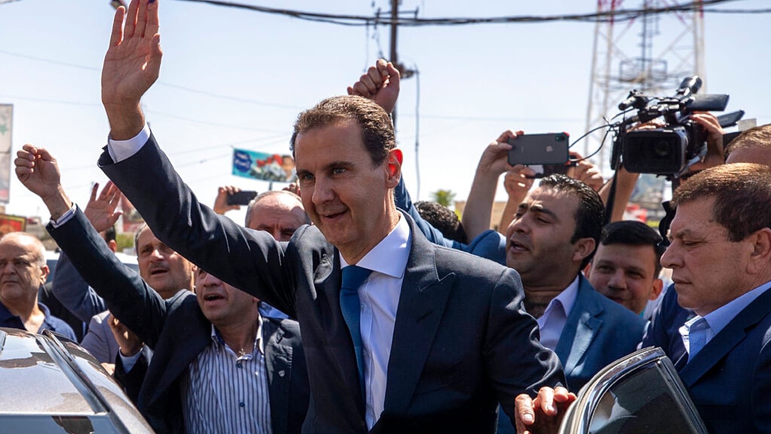 Bachar el Asad acude a votar 