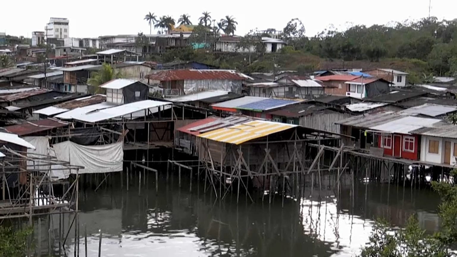 Muchas de las viviendas del barrio de La Playita de Buenaventura son palafitos