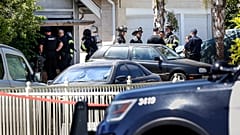 انتشار كثيف لرجال الشرطة بالقرب من موقع إطلاق النار 