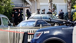 انتشار كثيف لرجال الشرطة بالقرب من موقع إطلاق النار 