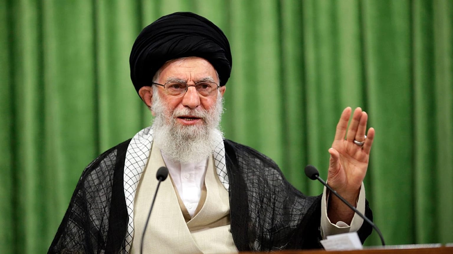 علی خامنه‌ای
