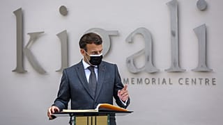ماکرون در مقر یادبود کیگالی