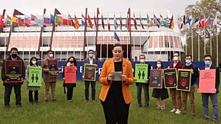 KHK'lı eski Türk diplomatlardan Strasbourg'da işkence protestosu