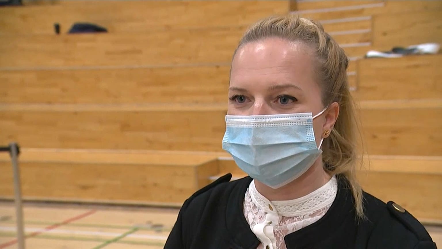 Louise Bang Andersen ist die erste Freiwillige in dem privaten Impfzentrum. 