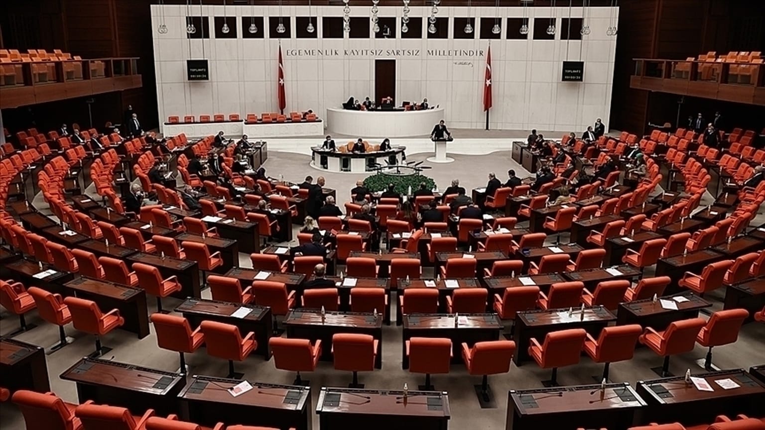 AK Parti'nin teklif ettiği Ceza ve Güvenlik tedbirleri kanun teklifine muhalefet partileri tepki gösterdi.