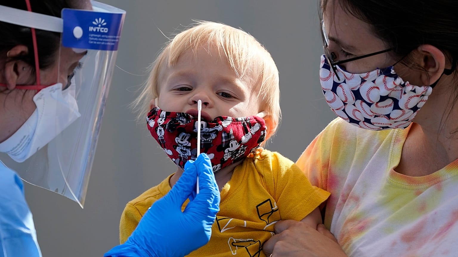Le regole per l'ingresso dei bambini variano da uno Stato membro all'altro. Alcuni paesi richiedono il test per i bambini a partire da 2 anni