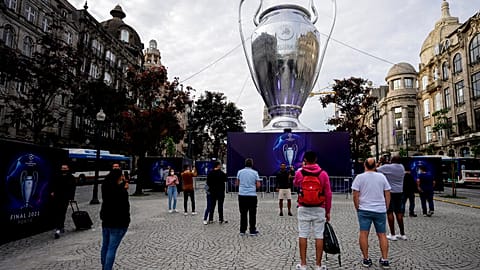 Final da Liga dos Campeões em Paris e não em São Petersburgo 