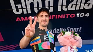 Bettiol a szakaszgyőzelmét ünnepli 