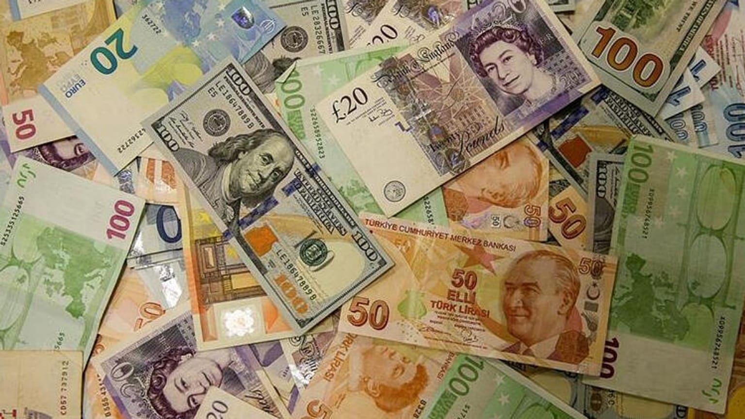 Dolar, Euro, Sterlin ve Türk Lirası para birimleri 