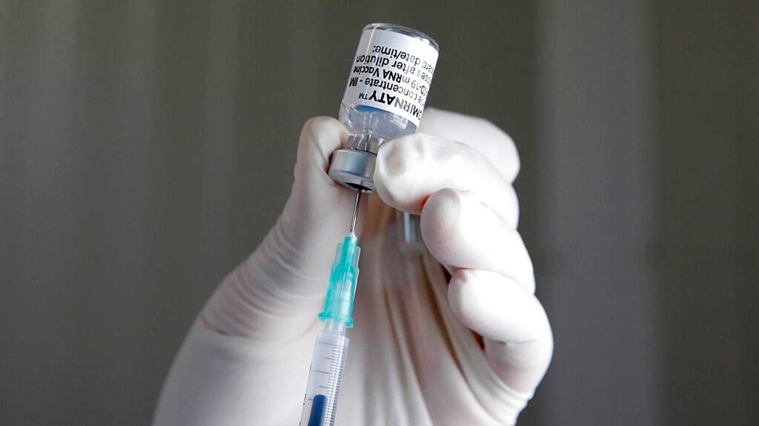 «Ναι» του ΕΜΑ στη χορήγηση του εμβολίου των Pfizer/BioNTech σε παιδιά 12 έως 15 ετών