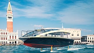 L'aliscafo "volante" sbarca a Venezia...
