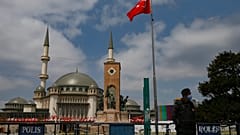 المسجد الجديد في ساحة تقسيم في إسطنبول 