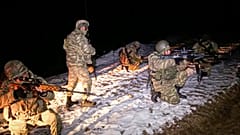 Ermernistan-Azerbaycan sınırında görev yapan Azerbaycan askerleri.