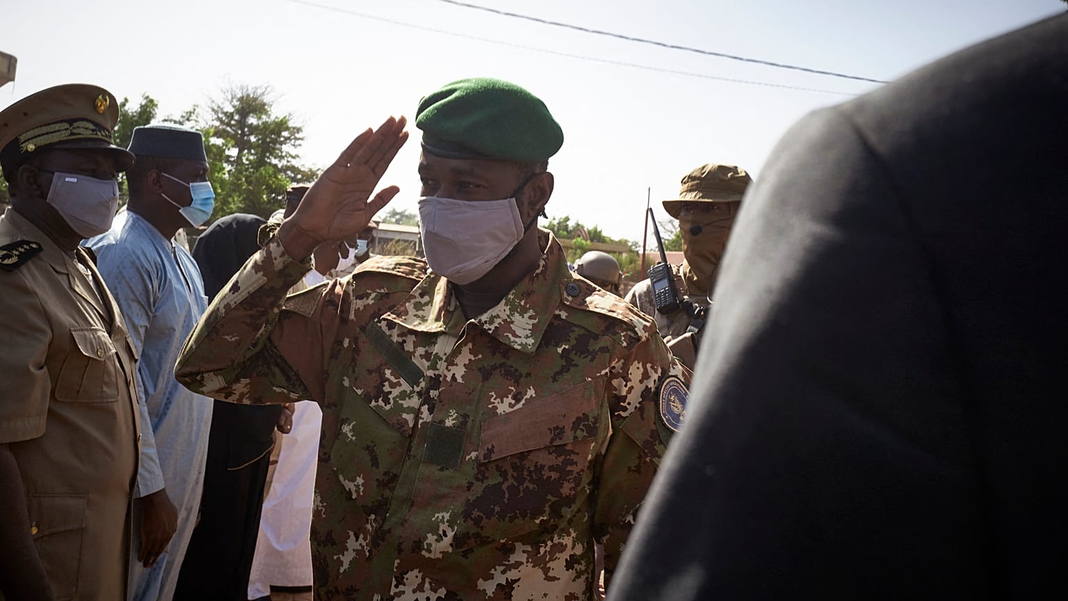 Dopo il golpe in Mali, Assimi Goïta dichiarato presidente transitorio