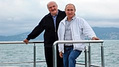 Putin und Lukaschenko an der Reling