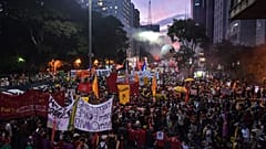 Brésil : des dizaines de milliers de personnes manifestent contre Jair Bolsonaro
