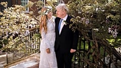 Boris Johnson és Carrie Symonds eskövőjük után a Downing Street 10 udvarán