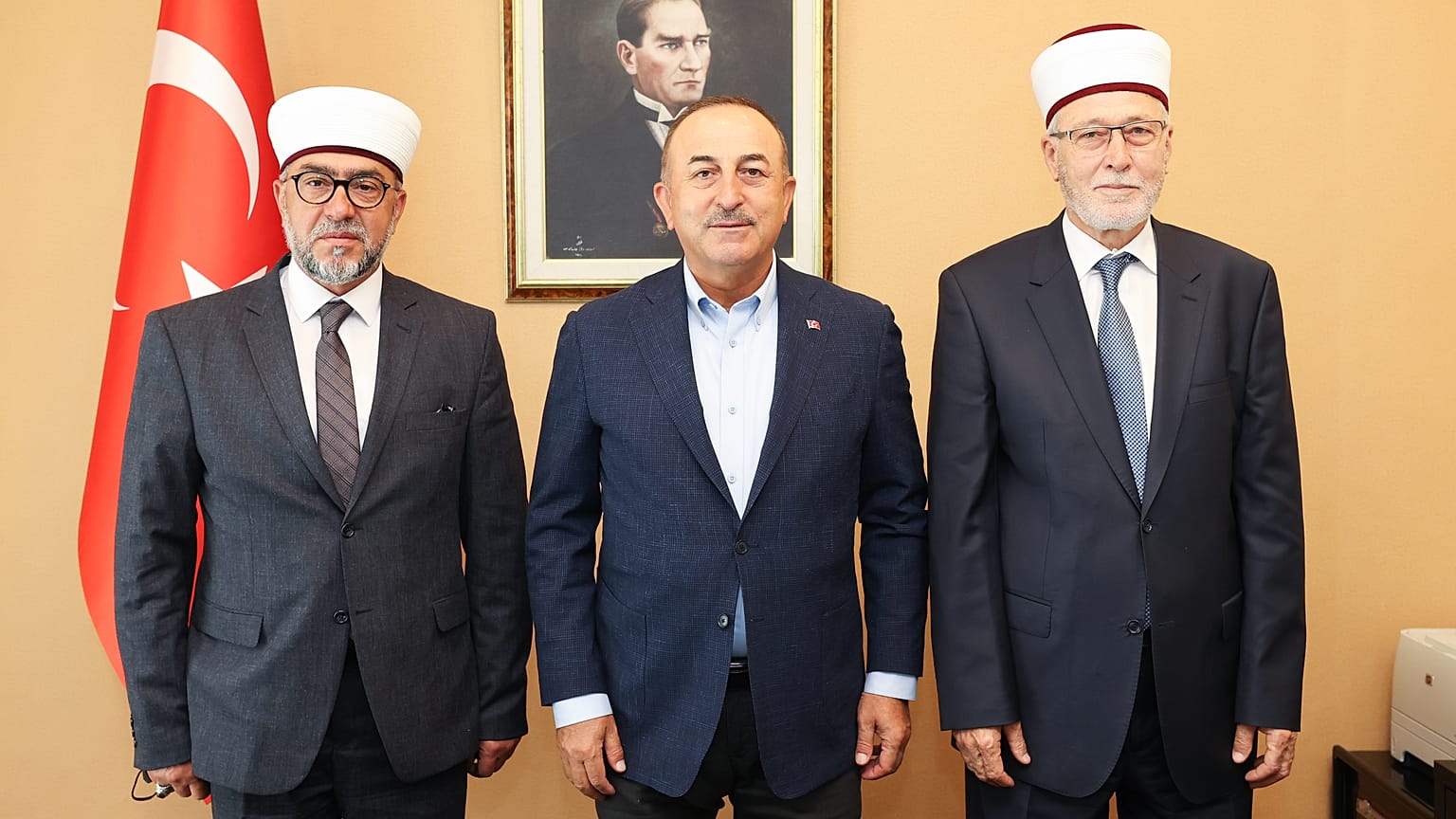  Çavuşoğlu, Batı Trakya'daki Müslüman Türk Azınlık müftüleriyle 
