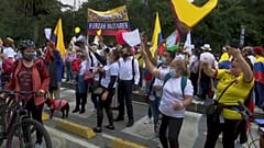 Los manifestantes de la derecha colombiana mostraron su apoyo a policías y militares