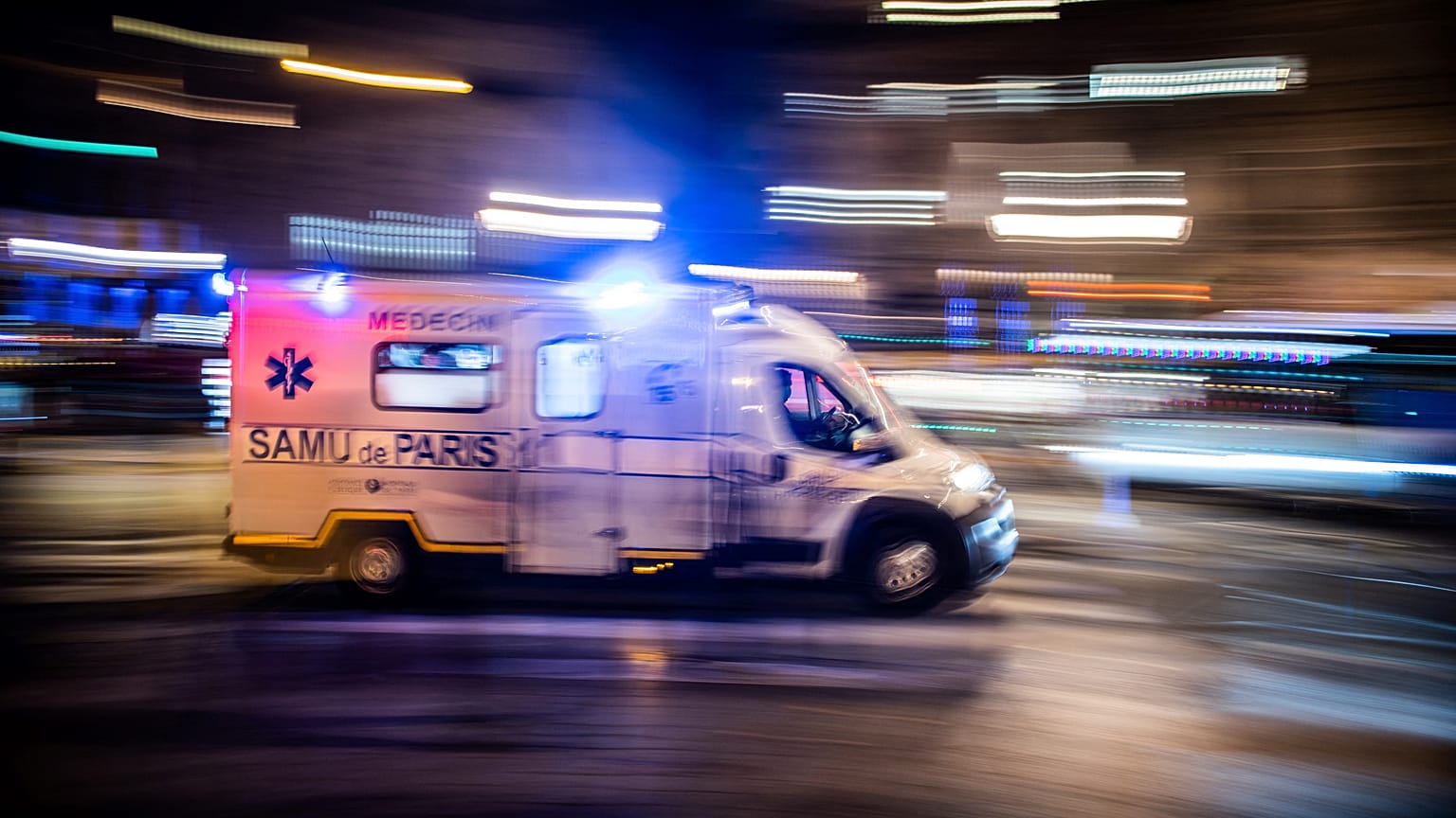Un'ambulanza parigina in una foto d'archivio