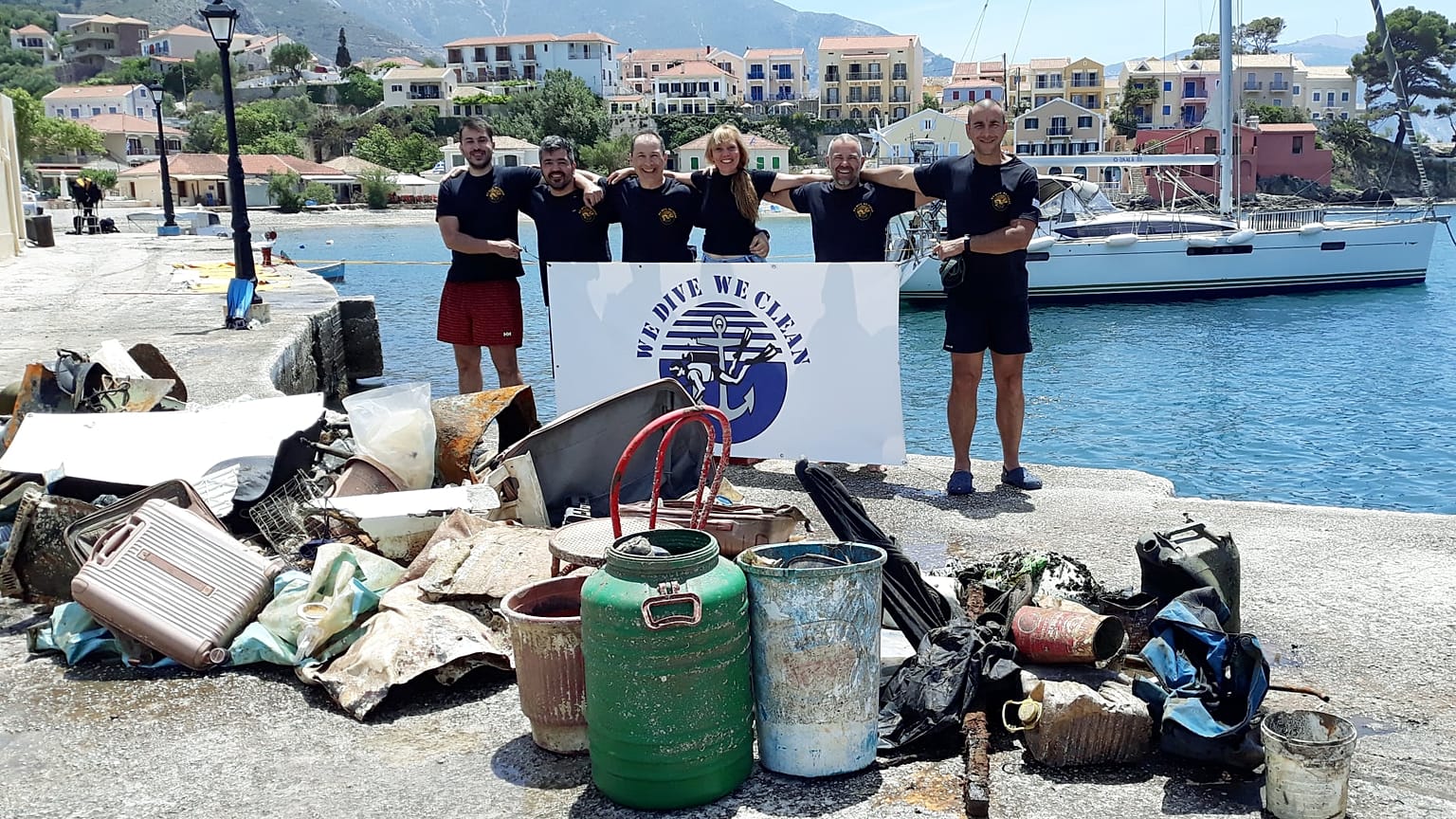 Η ομάδα εθελοντών δυτών της οργάνωσης We Dive We Clean στην Κεφαλονιά