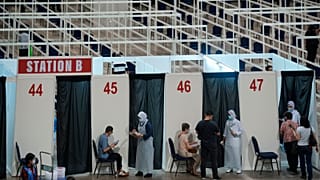 افتتاح مركز نطعيم كبير ضد كوفيد-19 في ماليزيا