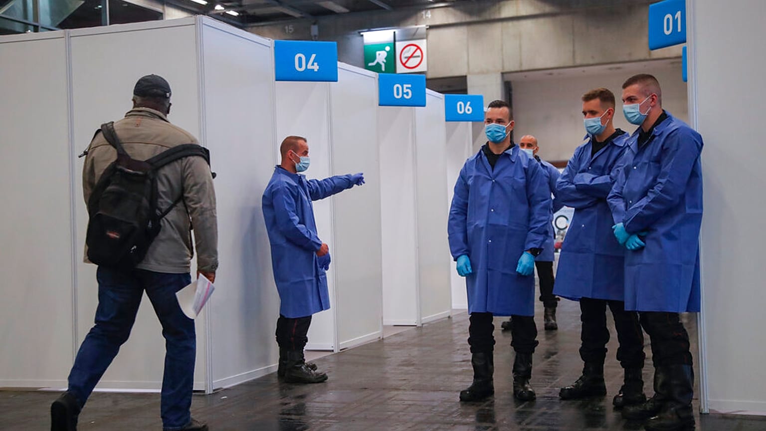 Во Франции сняты ограничения на вакцинацию