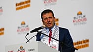 رئيس بلدية إسطنبول أكرم إمام أوغلو يلقي كلمة أمام عشرات الآلاف من المتظاهرين الأتراك في إسطنبول، الأحد 9 فبراير/شباط 2020.