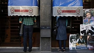 خودپرداز یکی از شعب بانک ملی ایران در تهران