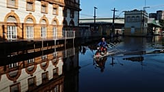 Brésil : des inondations records à Manaus